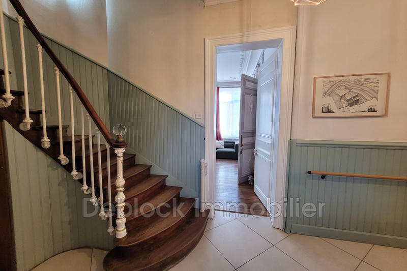 Maison - 360 m² - 9 pièces