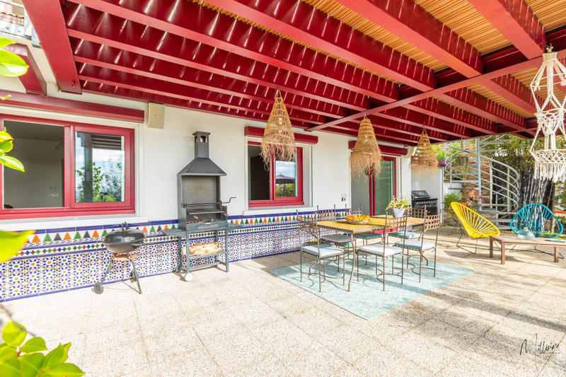 Maison - 207 m² - 8 pièces