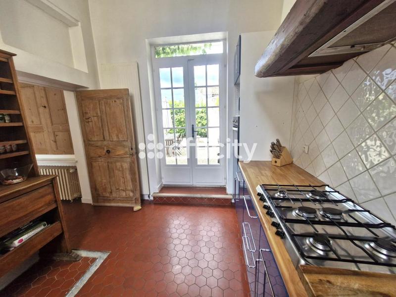 Maison - 374 m² - 9 pièces