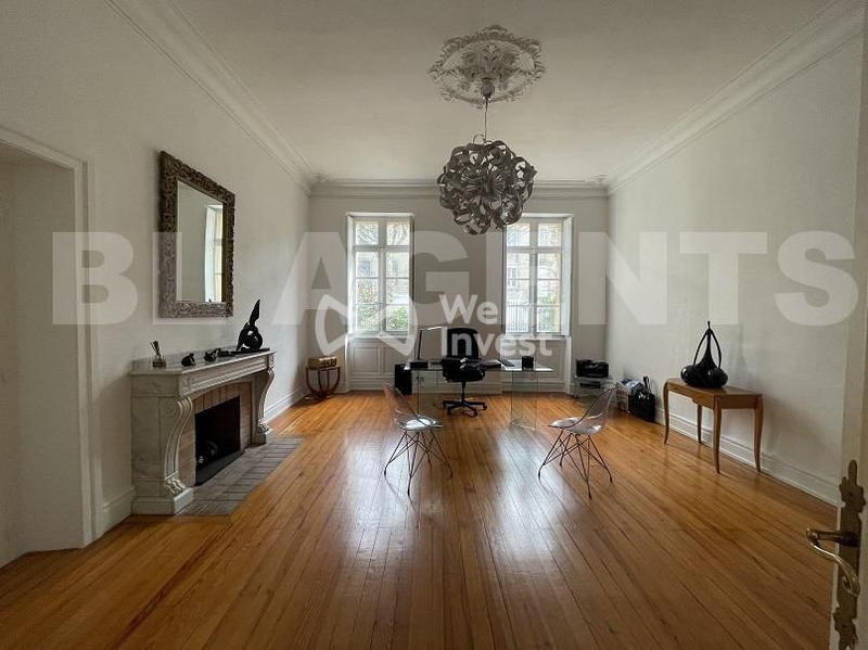 Maison - 331 m² - 9 pièces