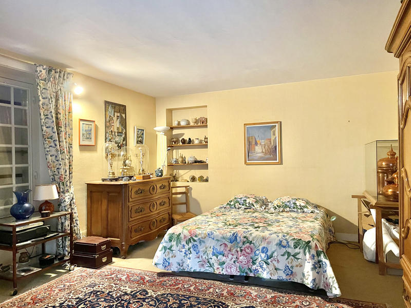 Maison - 242 m² - 7 pièces