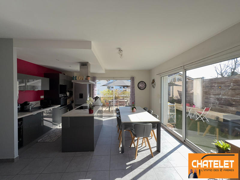 Maison - 105 m² - 5 pièces