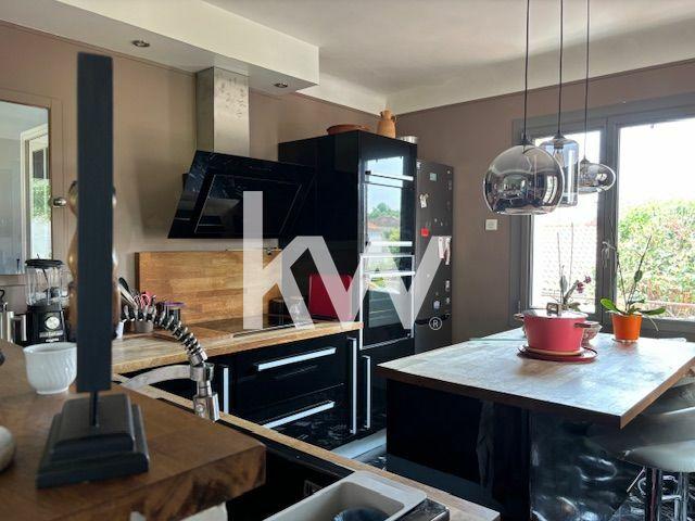 Maison - 215 m² - 4 pièces