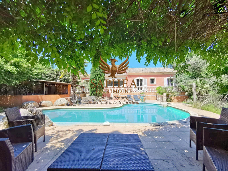 Maison - 550 m² - 12 pièces