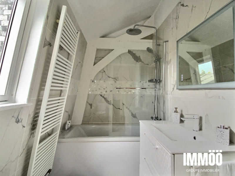 Maison - 225 m² - 10 pièces