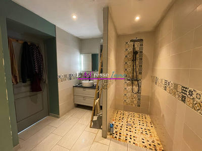 Maison - 180 m² - 6 pièces