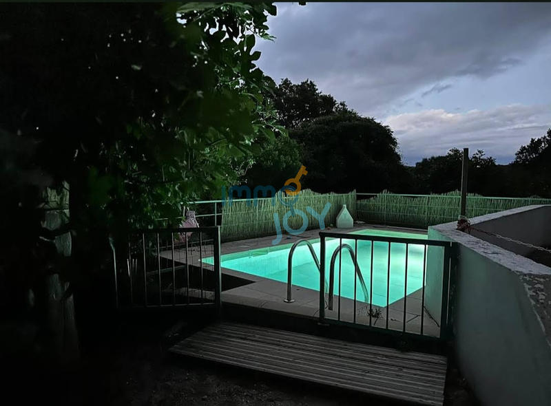 Propriété - 250 m² - 11 pièces