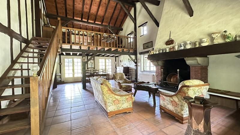 Maison - 210 m² - 8 pièces