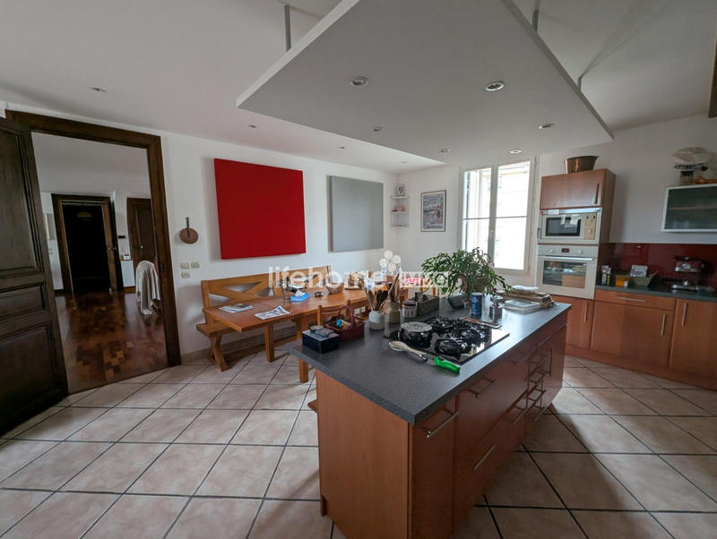 Appartement - 243 m² - 7 pièces