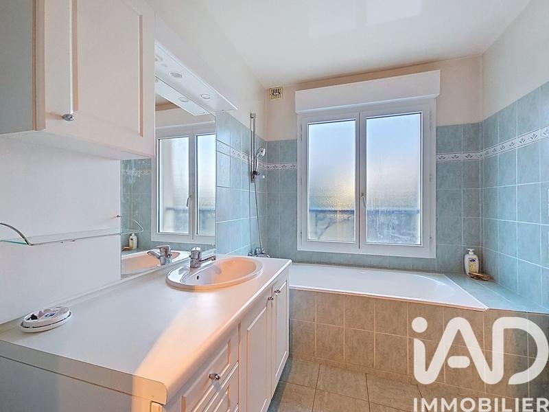 Maison - 213 m² - 8 pièces