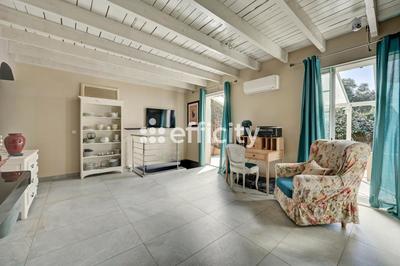 Maison - 202 m² - 7 pièces