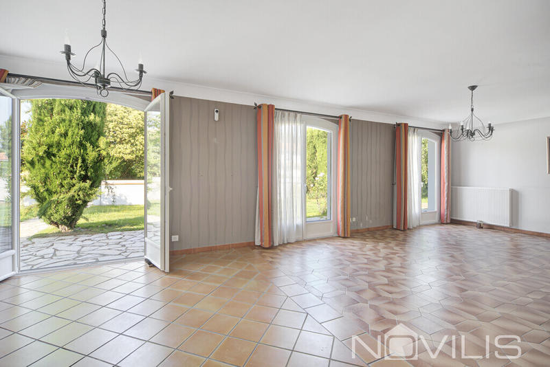 Villa - 137 m² - 6 pièces