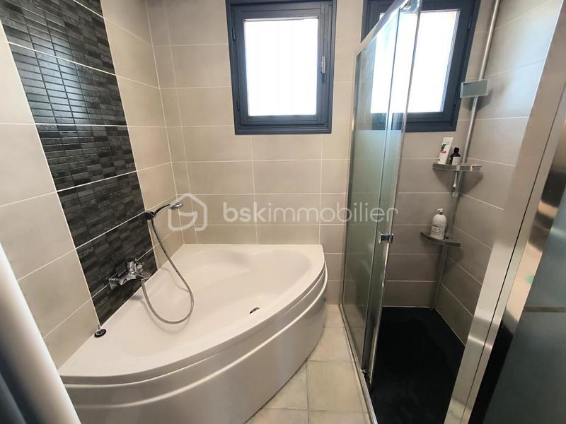 Maison traditionnelle - 188 m² - 6 pièces