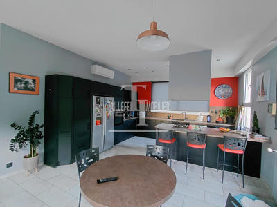 Maison - 220 m² - 7 pièces