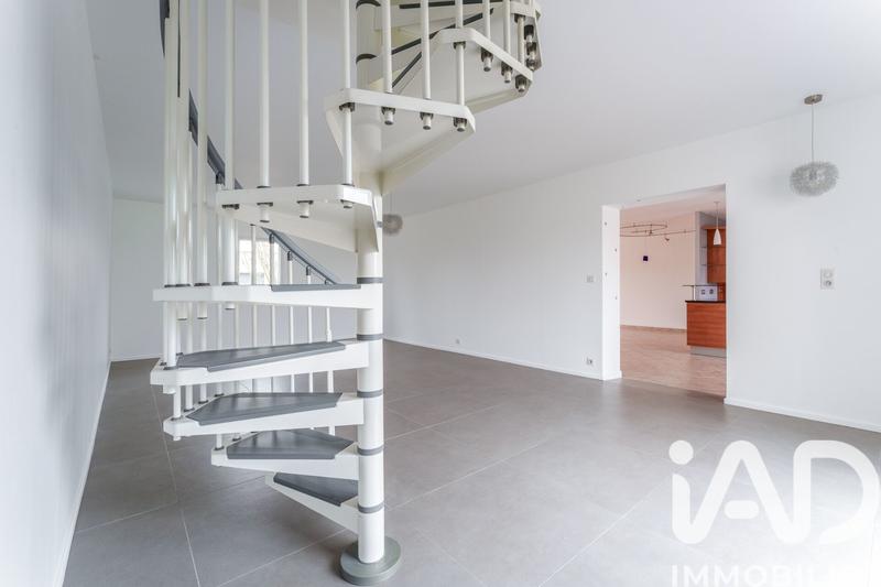 Maison - 240 m² - 8 pièces