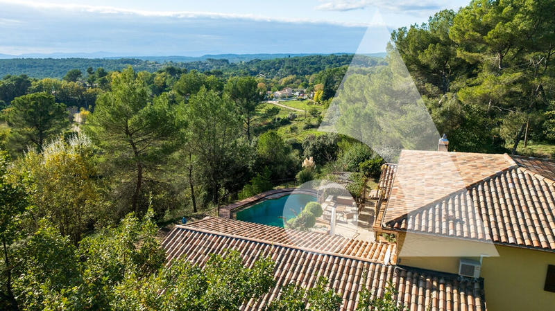 Maison - 275 m² - 6 pièces