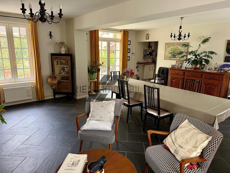 Propriété - 151 m² - 7 pièces