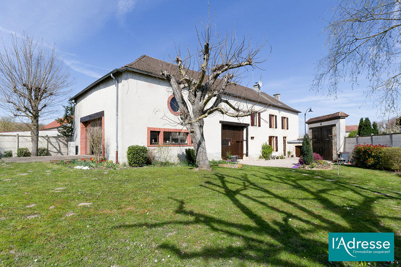 Maison - 324 m² - 8 pièces
