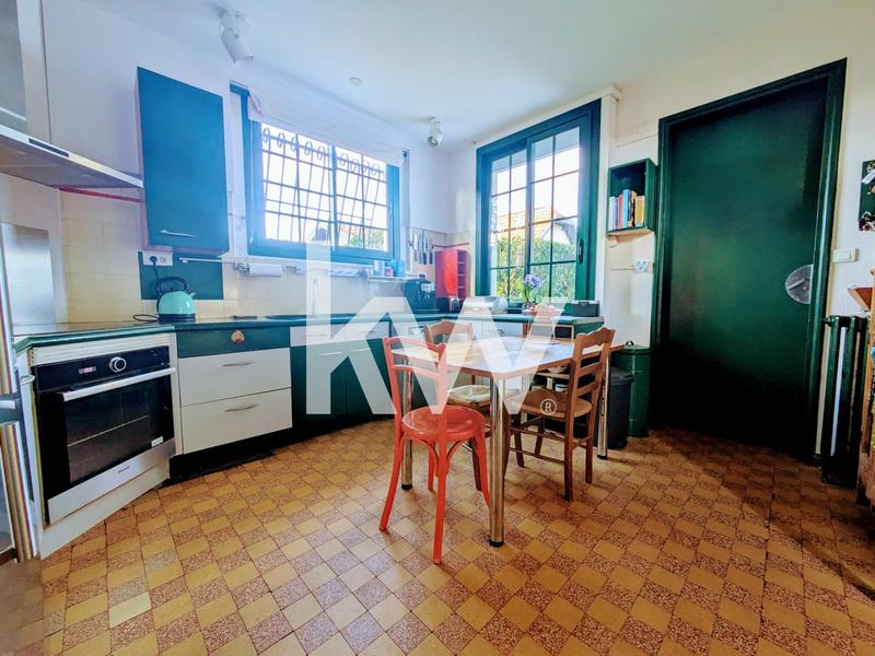 Maison - 225 m² - 6 pièces