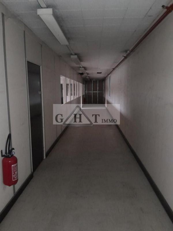 Entrepôt - 2 725 m²