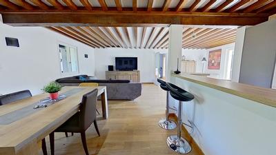 Maison - 327 m² - 8 pièces