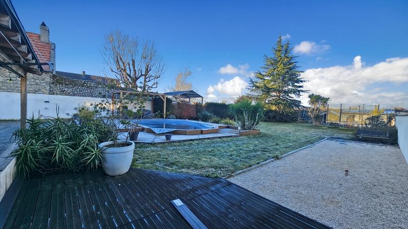 Maison - 205 m² - 8 pièces