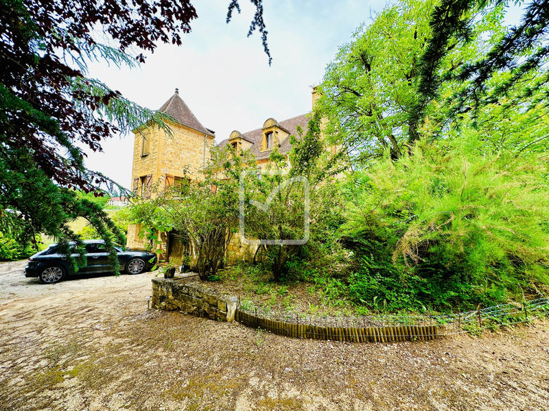 Maison - 250 m² - 12 pièces