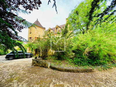 Maison - 250 m² - 12 pièces