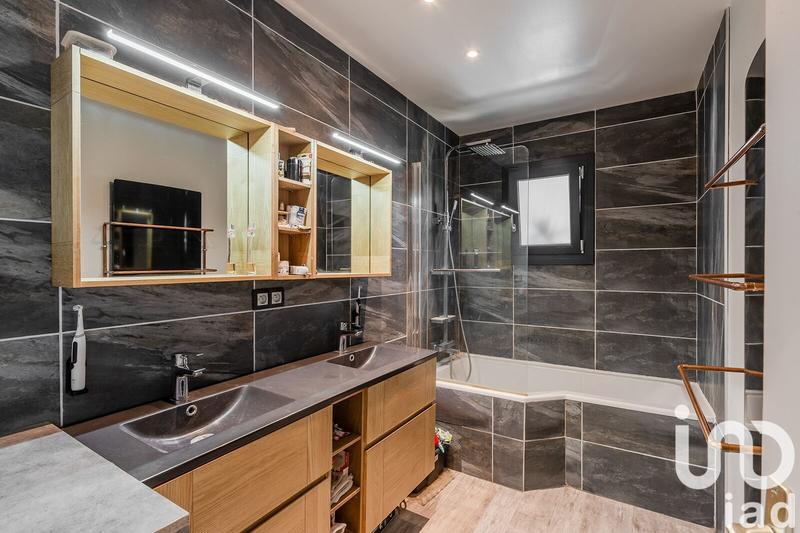 Maison - 141 m² - 6 pièces