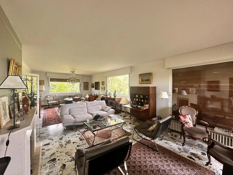 Maison - 300 m² - 8 pièces