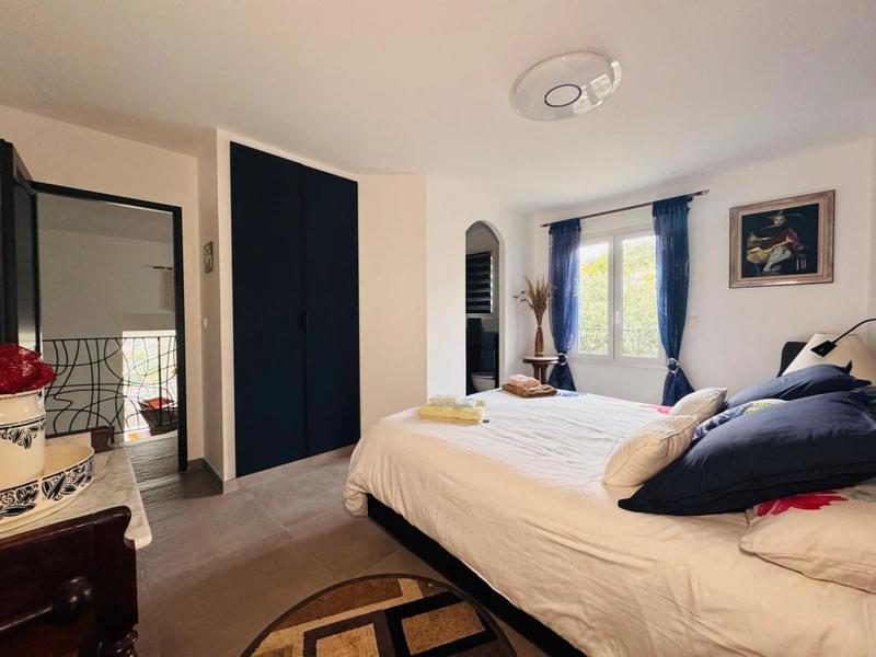 Maison - 202 m² - 6 pièces