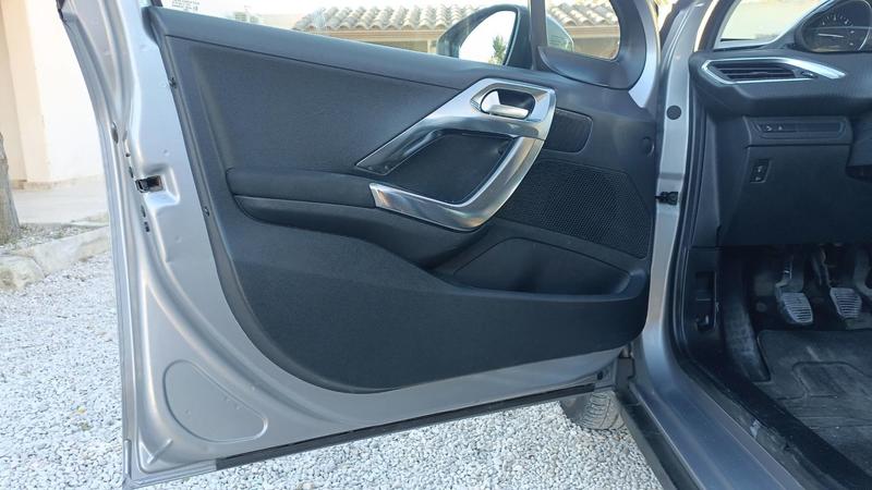 Peugeot 2008 1.6 BlueHDi 100 Allure