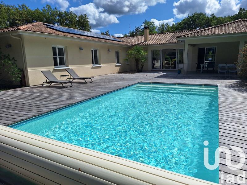 Maison - 250 m² - 8 pièces