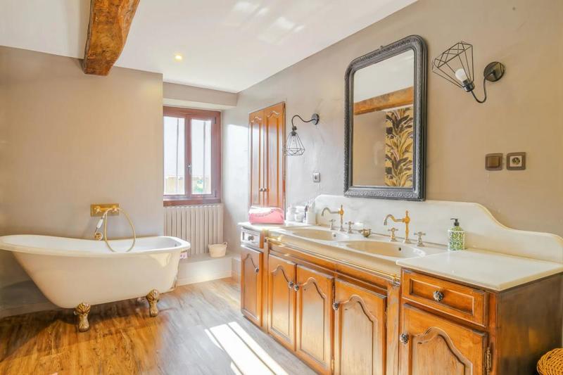 Maison - 340 m² - 10 pièces