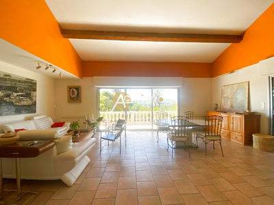 Maison - 170 m² - 5 pièces