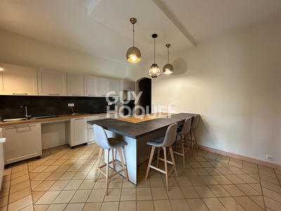 Maison - 241 m² - 7 pièces