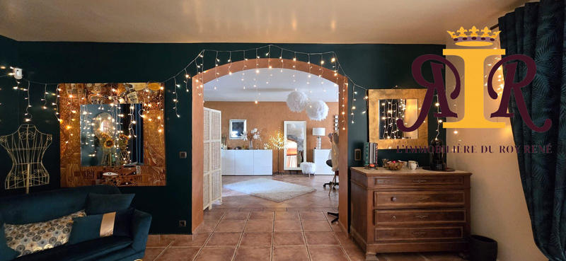 Maison - 334 m² - 10 pièces