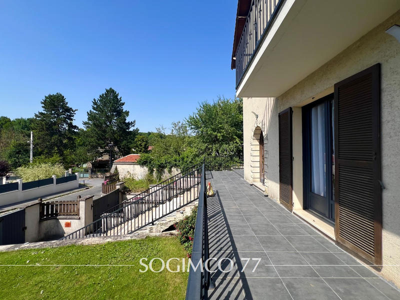 Maison - 183 m² - 8 pièces