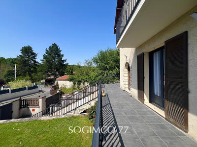 Maison - 183 m² - 8 pièces