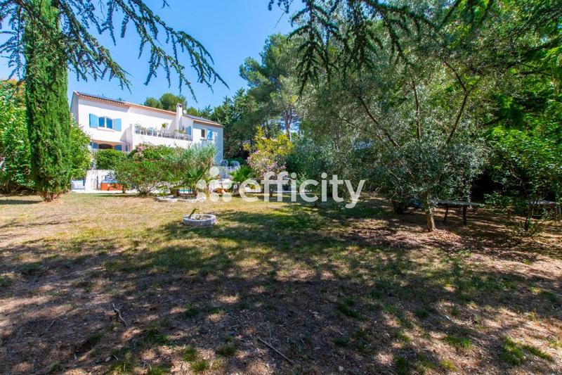 Maison - 230 m² - 6 pièces