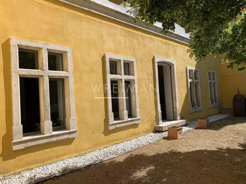 Propriété - 550 m² - 11 pièces