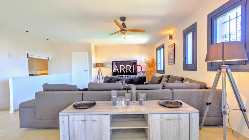 Villa - 280 m² - 9 pièces