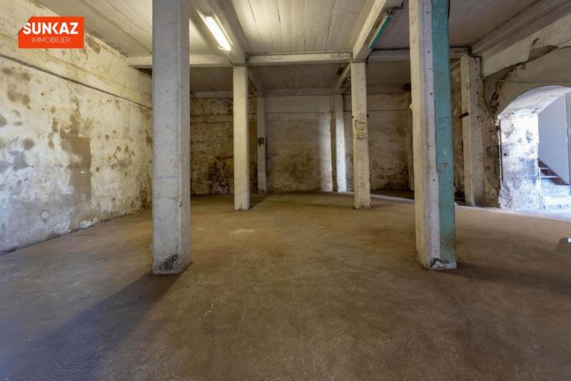 Local commercial - 617 m²