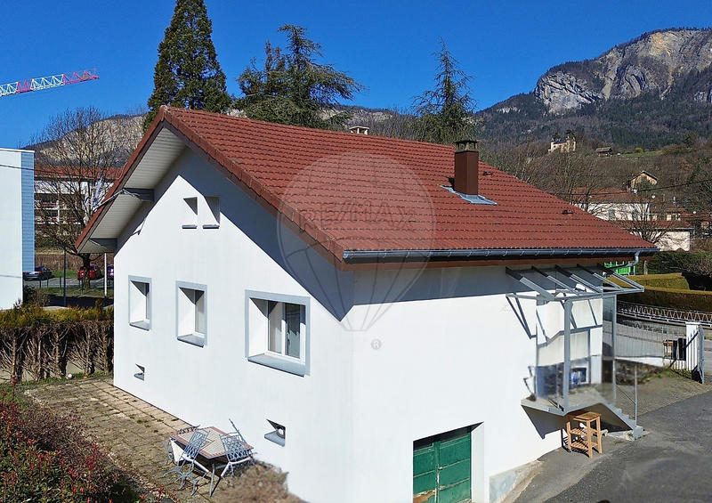 Maison - 102 m² - 4 pièces