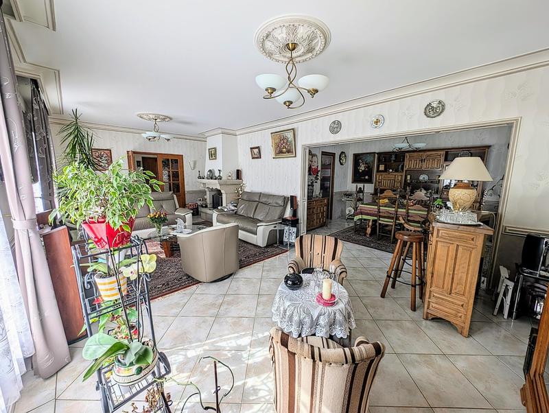 Propriété - 238 m² - 8 pièces