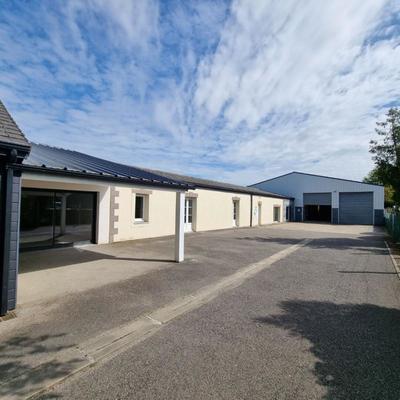 Local commercial - 749 m² - 5 pièces