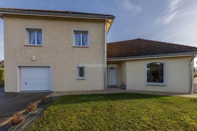 Maison - 102 m² - 4 pièces