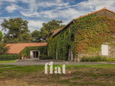 Propriété - 351 m² - 6 pièces