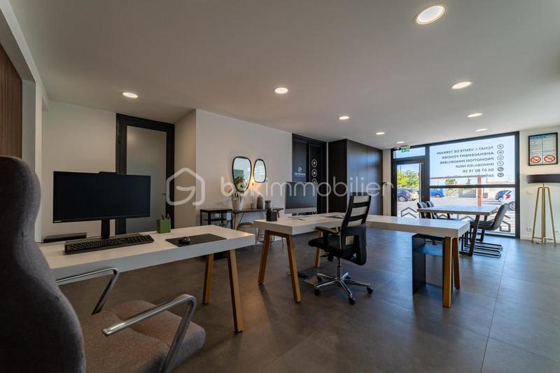 Local commercial - 99 m² - 3 pièces