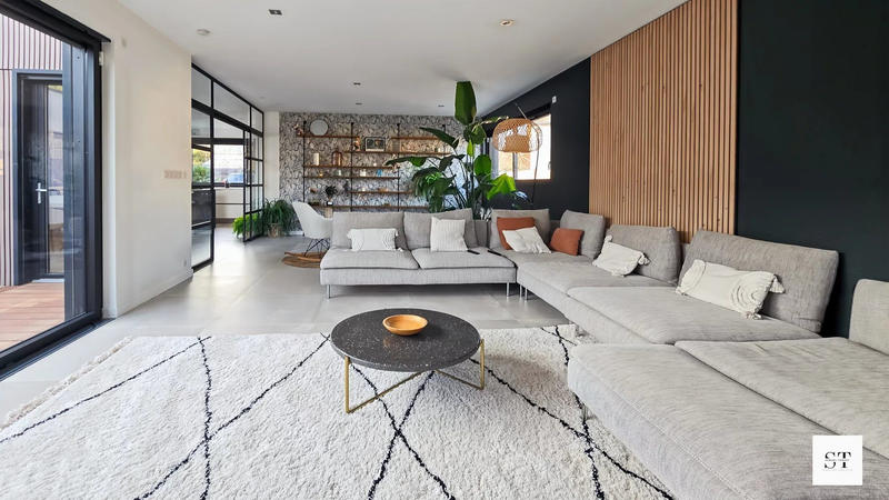 Maison - 216 m² - 8 pièces